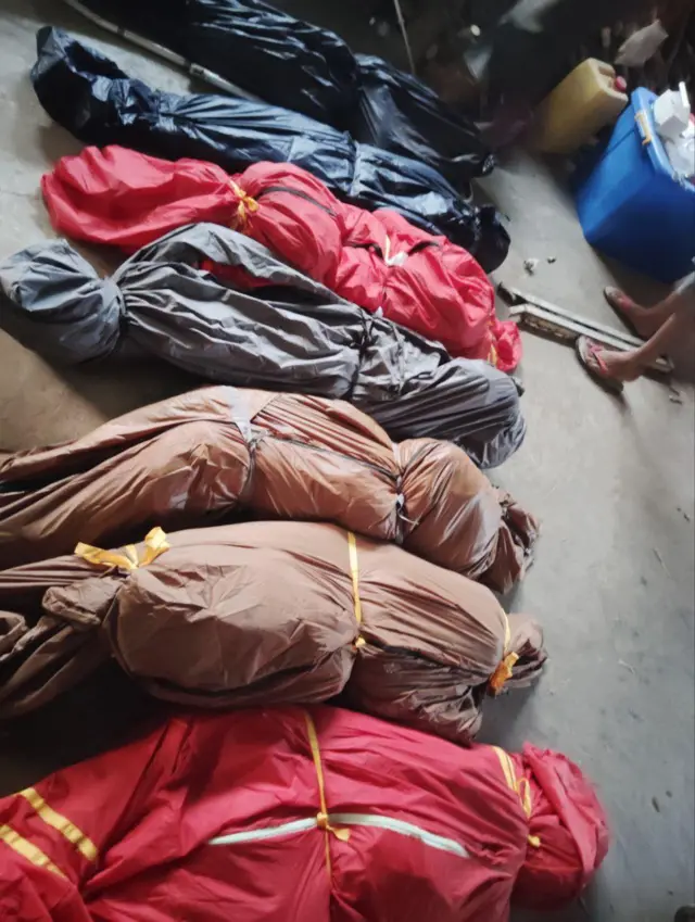 မတ် ၂၈ ရက် လေကြောင်းဗုံးထိမှန် သေဆုံးသူတွေရဲ့အလောင်းတွေ