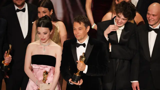 شان بیکر، مایکی مدیسون