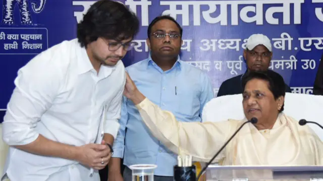 मायावती और आकाश आनंद