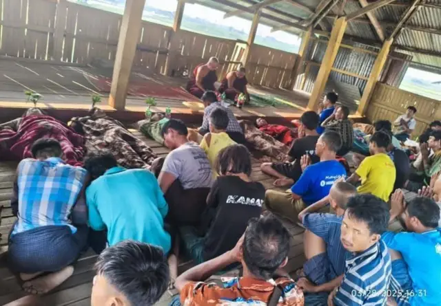 ငလျင်ဒဏ်ကြောင့် အင်းလေးဒေသ ကေလာရွာက သေဆုံးသွားသူတွေနဲ့ မိသားစုဝင်တွေ