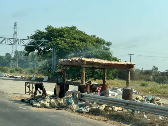 ပျက်စီးတဲ့လမ်းပိုင်းနေရာအချို့မှာ ပြန်လည် ပြုပြင်တာတွေလည်း လုပ်နေပါတယ်။