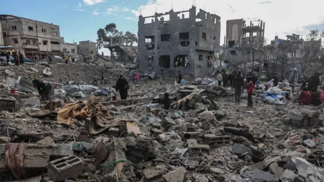 ग़ज़ा के बेत लाहिया में इसराइली हवाई हमले के बाद की ये तस्वीर 22 मार्च की है