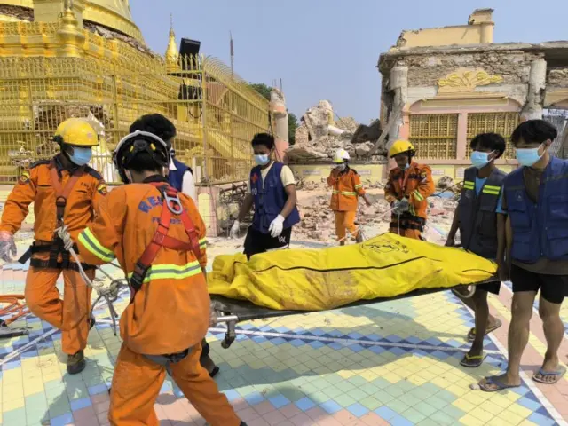 မတ် ၃၀ ရက်မှာ ဆွမ်းဦးပုညရှင်ဘုရားကနေ ကယ်ဆယ်ရေးအဖွဲ့တွေ ရှာတွေ့ခဲ့တဲ့ ရုပ် အလောင်း