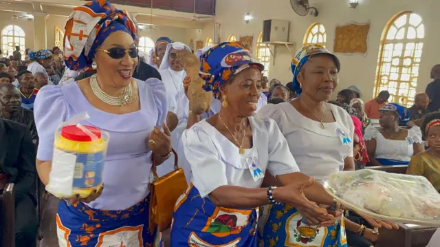 Mgbe ndị nne CWO butere ihe onyinye n'ụlọ ụka