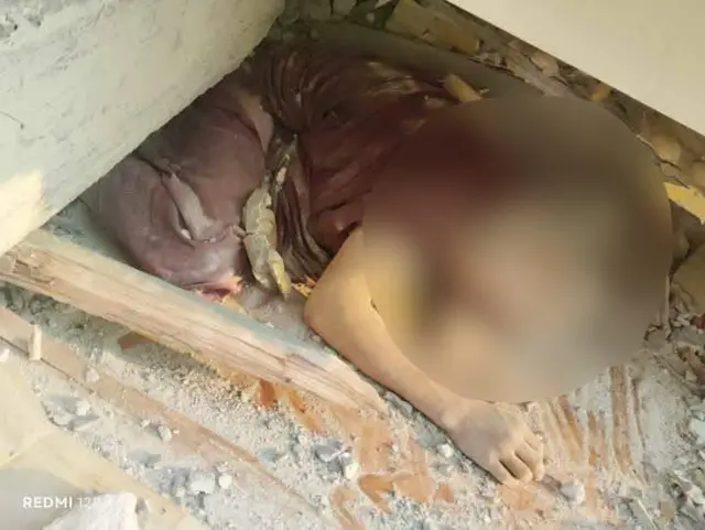 စစ်ကိုင်းကျောင်းတိုက်ပြိုကျပြီးနောက် အပျက်အစီးပုံအောက်မှာ ပျံလွန်တော်မူနေတဲ့ ရဟန်းတစ်ပါး