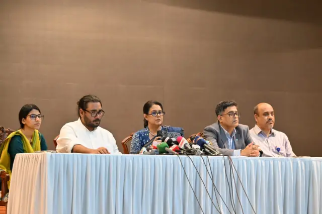 উপদেষ্টা পরিষদের বৈঠকের পর এক প্রেস ব্রিফিং