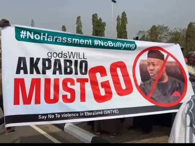Ndị na-akwado Sịnetọ Natasha Akpoti emeela ngagharịiwe, gwa Akpabio ka ọ rịtuo n'ọkwa
