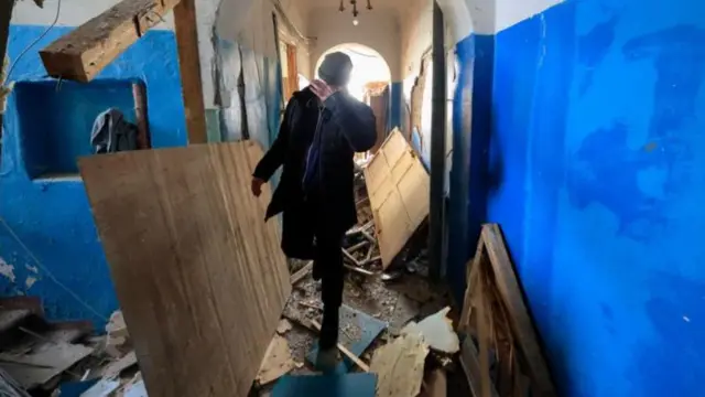 ख़ार्किव में रूसी मिसाइल ने एक घर को निशाना बनाया.