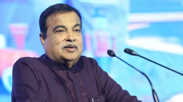 सड़क हादसों को लेकर केंद्रीय मंत्री नितिन गडकरी