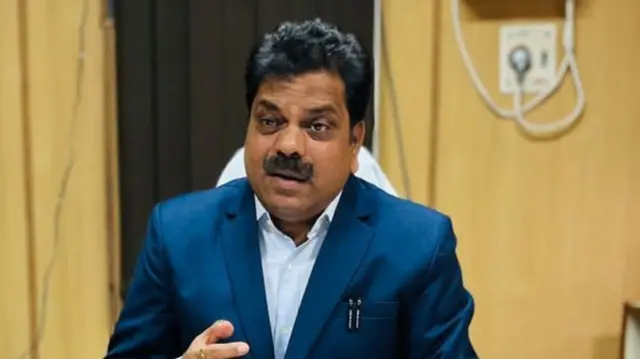 ज़िला कलेक्टर महेंद्र खड़गावत