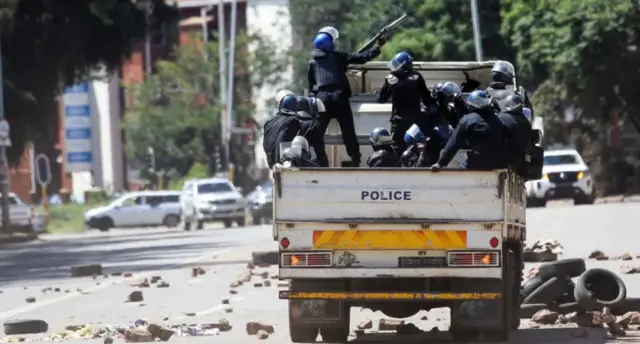 Ndị Zimbabwe amalitela ngagharịiwe megịde ọchịchị Onyeisiala Mnangagwa