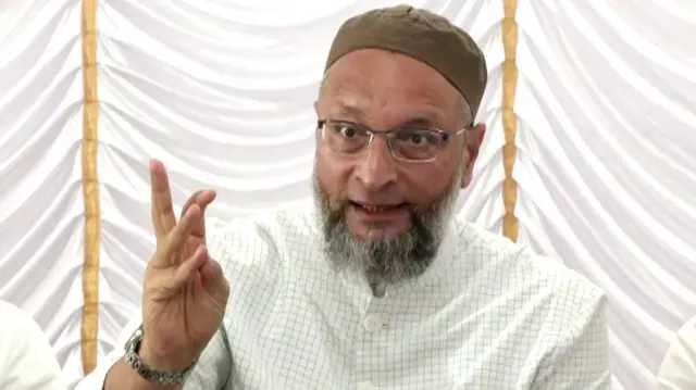 ऑल इंडिया मजलिस-ए-इत्तेहादुल मुस्लिमीन (एआईएमआईएम) के अध्यक्ष और हैदराबाद के सांसद असदुद्दीन ओवैसी