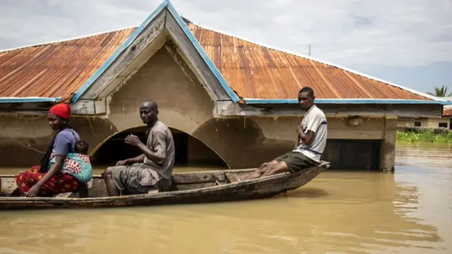 Gọọmenti Naịjirịa adọọla steeti 30 aka na ntị maka nnukwu mmiri ozuzo na oke idemmiri