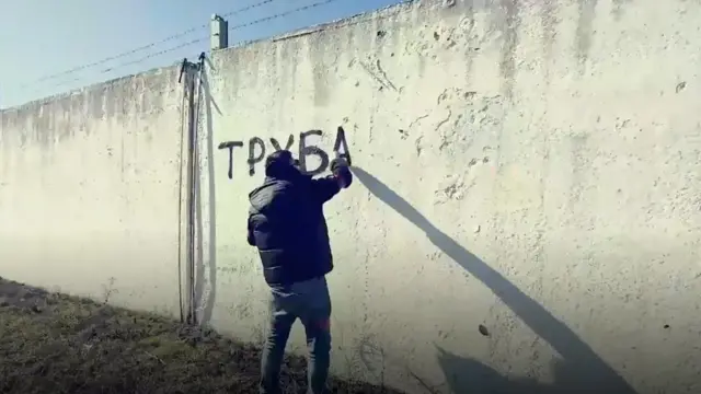 Другой провоенный блогер WarGonzo публиковал видео о том, что нарисовал