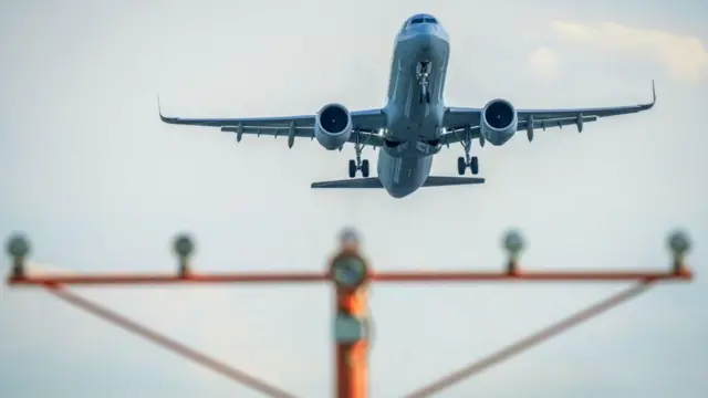 Xiyyaara samiirra balalii'aa jiru