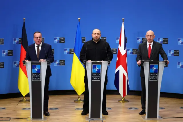Министры обороны Германии, Украины и Великобритании Борис Писториус, Рустем Умеров и Джон Хили во время пресс-конференции