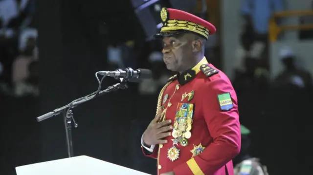 Tupu e mee ntuliaka ahụ, ọtụtụ mmadụ kwuru na Ọchịagha Nguema gbanwere iwu mba Gabon iji hụ na o nwetara mmeri na ntuliaka ahụ.