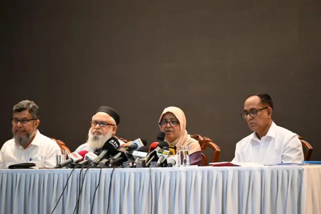 স্বাস্থ্য উপদেষ্টা নুরজাহান বেগম সংবাদ সম্মেলনে বক্তব্য রাখছিলেন