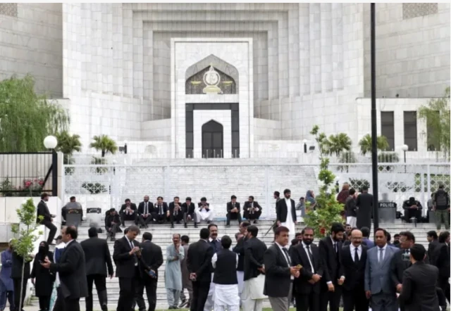 سپریم کورٹ میں آئینی بینچ