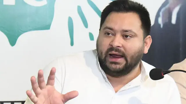 आरजेडी नेता तेजस्वी यादव