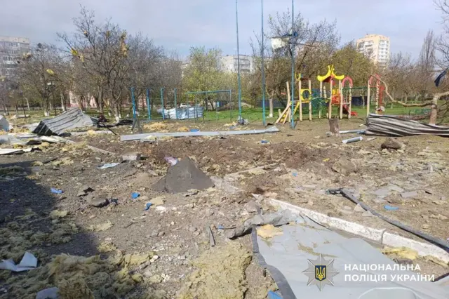 На фото, опубликованном полицией, видны последствия удара рядом с детской площадкой