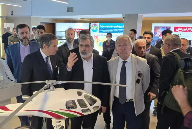 مدیرکل آژانس پیش از دیدار با محمد اسلامی، از «نمایشگاه دستاوردهای صنعت هسته‌ای» دیدن کرد