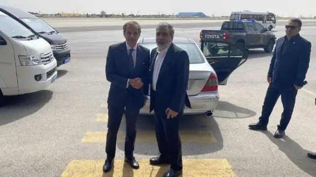 بهروز کمالوندی معاون سازمان انرژی اتمی ایران (سمت راست) و رافائل گروسی مدیرکل آژانس در تهران