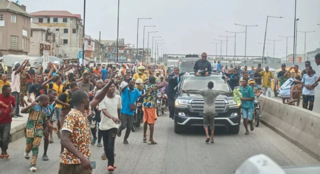 Ndị uweojii akọwaala ihe ha jiri nwụchie nwata ahụ guzooro n’ihu ahịrị ụgbọala Peter Obi