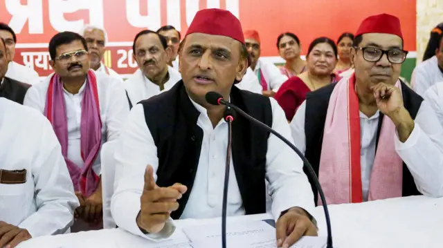 अखिलेश यादव