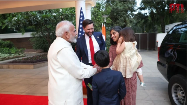 নরেন্দ্র মোদীর সরকারি বাসভবনে মার্কিন ভাইস প্রেসিডেন্ট জেডি ভান্স ও তার পরিবার