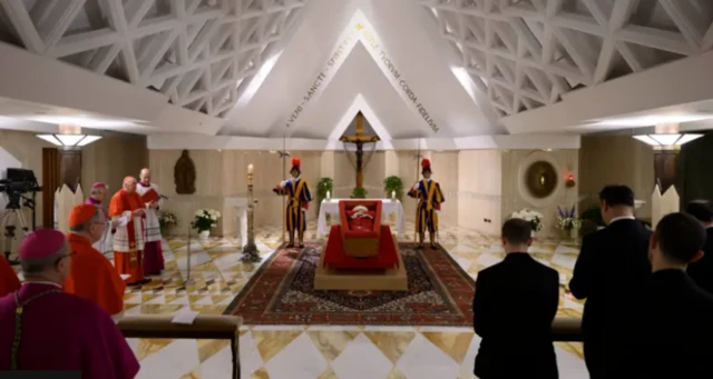 A ga-ebuga Popu Francis na St Peter Basịlịka maka ọha iru uju