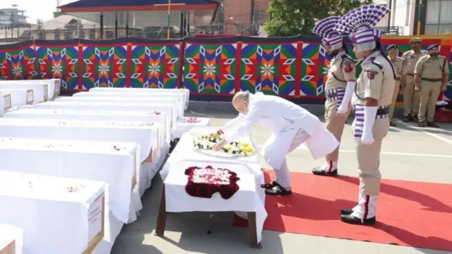 নিহতদের প্রতি অমিত শাহ'র শ্রদ্ধা নিবেদন