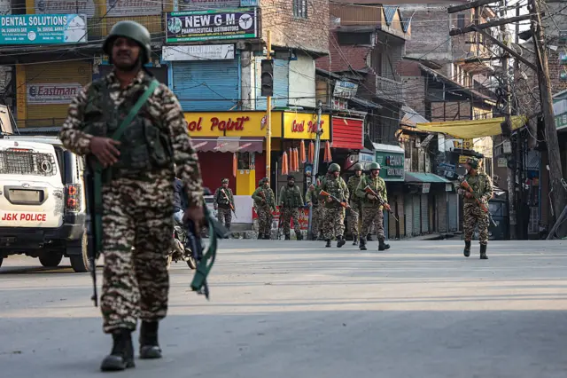 Ndị ojiegbe egbuola ndị njem nleta mmadụ 26 Kashmir nke India