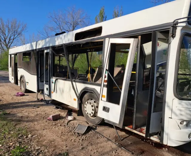 Лысак опубликовал фото попавшего под удар автобуса