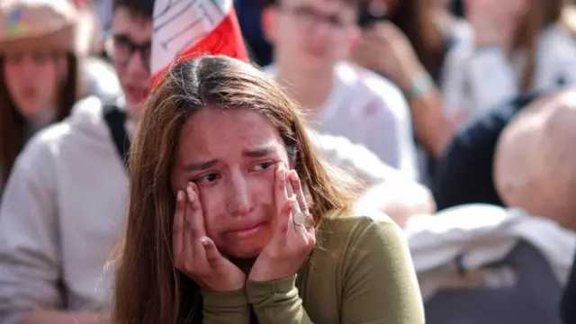 ভ্যাটিক্যানে শোক পালন ও পোপের প্রতি শ্রদ্ধা জানাতে জড়ো হয়েছে বহু মানুষ