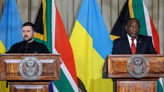Onyeisiala mba Yukren bụ Volodymyr Zelensky na  Onyeisiala mba Saụt Afrịka bụ Cyril Ramaphosa