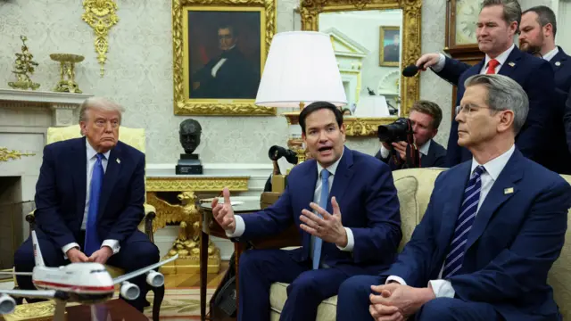 Дональд Трамп, Марко Рубио и Скотт Бессент сидят в Овальном кабинете