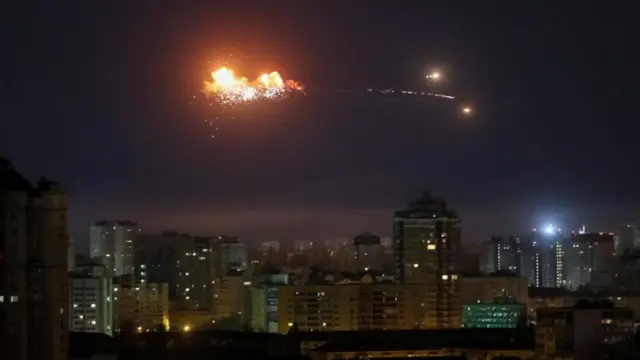 কিয়েভে রাশিয়ার রাতভর ক্ষেপণাস্ত্র ও ড্রোন হামলায়