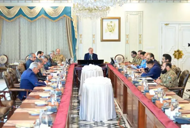 ভারতের প্রতিক্রিয়ায় সিদ্ধান্ত নিতে নিরাপত্তা সংক্রান্ত বৈঠক করেছেন পাকিস্তানের প্রধানমন্ত্রী শাহবাজ শরীফ