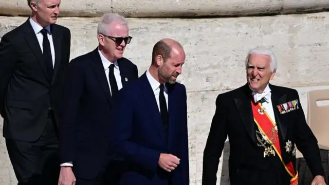 Príncipe William chega ao funeral do papa Francisco