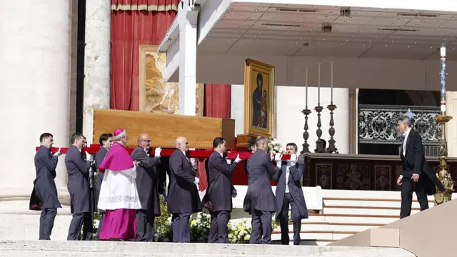 Oge e butere ozu Popu Francis n'ogige St Peter’s Square