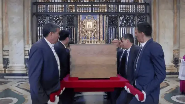 останні фото домовини Папи Франциска