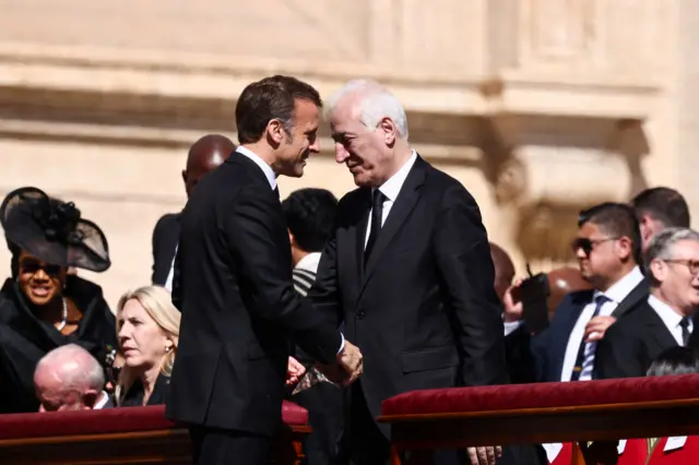 واهاگن خاچاطوریان، رئیس جمهور ارمنستان با امانوئل مکرون همتای فرانسوی‌اش