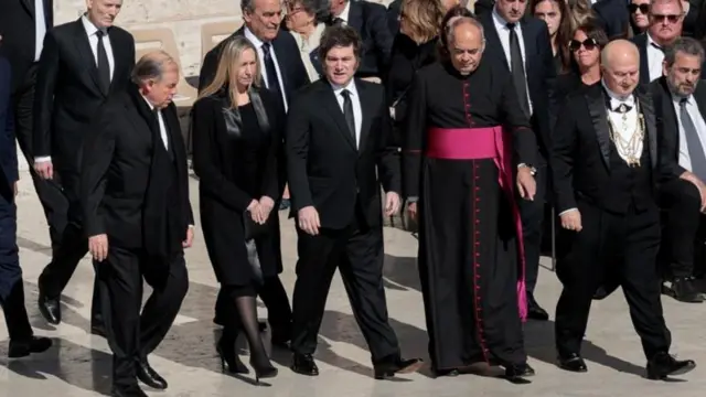 Javier Milei na Praça de São Pedro