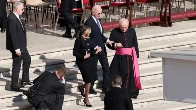 جو بایدن،‌ رئیس جمهور سابق آمریکا و به همراه همسرش، جیل بایدن