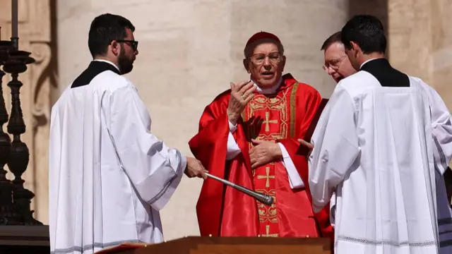 Kadịnal Giovanni Battista Re oge ọ na-ezi ozi ọma n'olili ozu Popu Francis