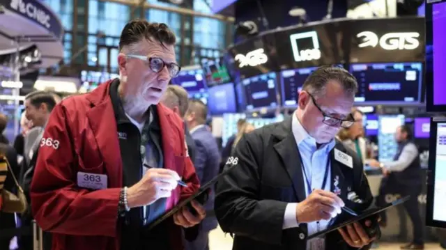 न्यूयॉर्क स्टॉक एक्सचेंज में ट्रेडर्स