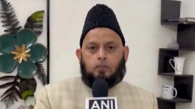 ऑल इंडिया मुस्लिम पर्सनल लॉ बोर्ड के सदस्य मौलाना खालिद रशीद फरंगी महली