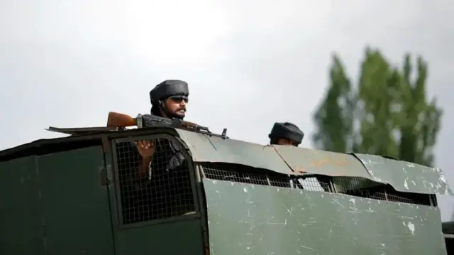 Pakistan iyo Hindiya ayaa waxaa ka dhaxeeya khilaaf xooggan