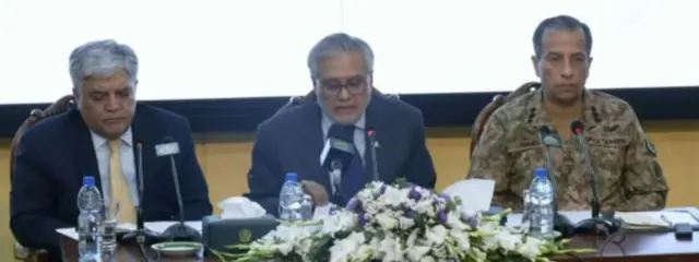 সংবাদ সম্মেলরে পাকিস্তানের উপপ্রধানমন্ত্রী ইসাক দার